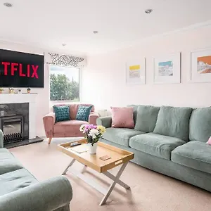  Holiday home Stunning 4 Bedroom House In United Kingdom